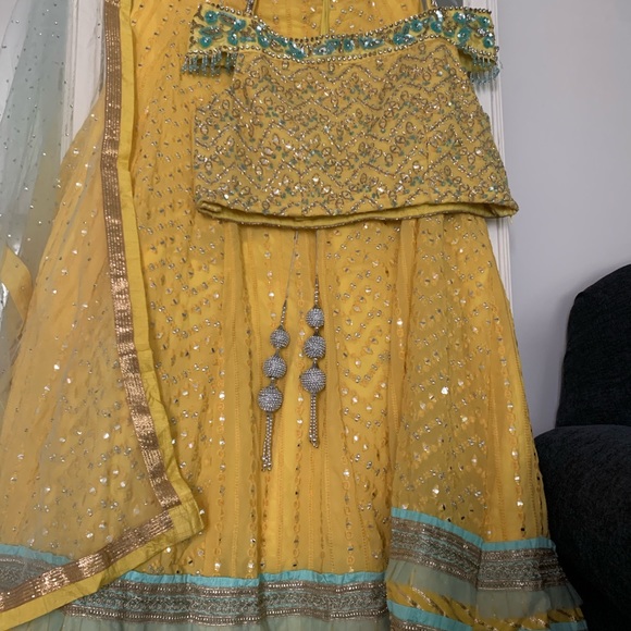Yellow lengha in size 40-42 - Picture 3 of 6